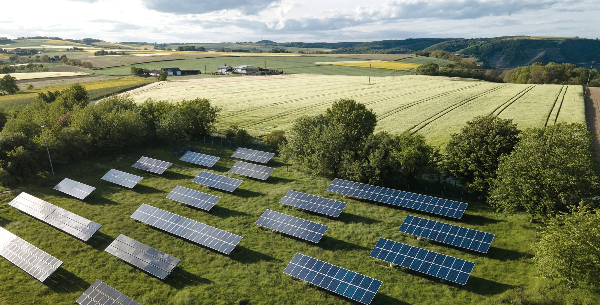 Eifel-Landschaft und Photovoltaik, © Adobe Stock